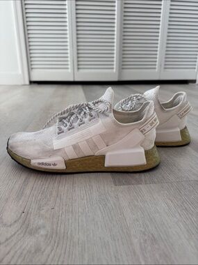 adidas NMD V2 white/gold